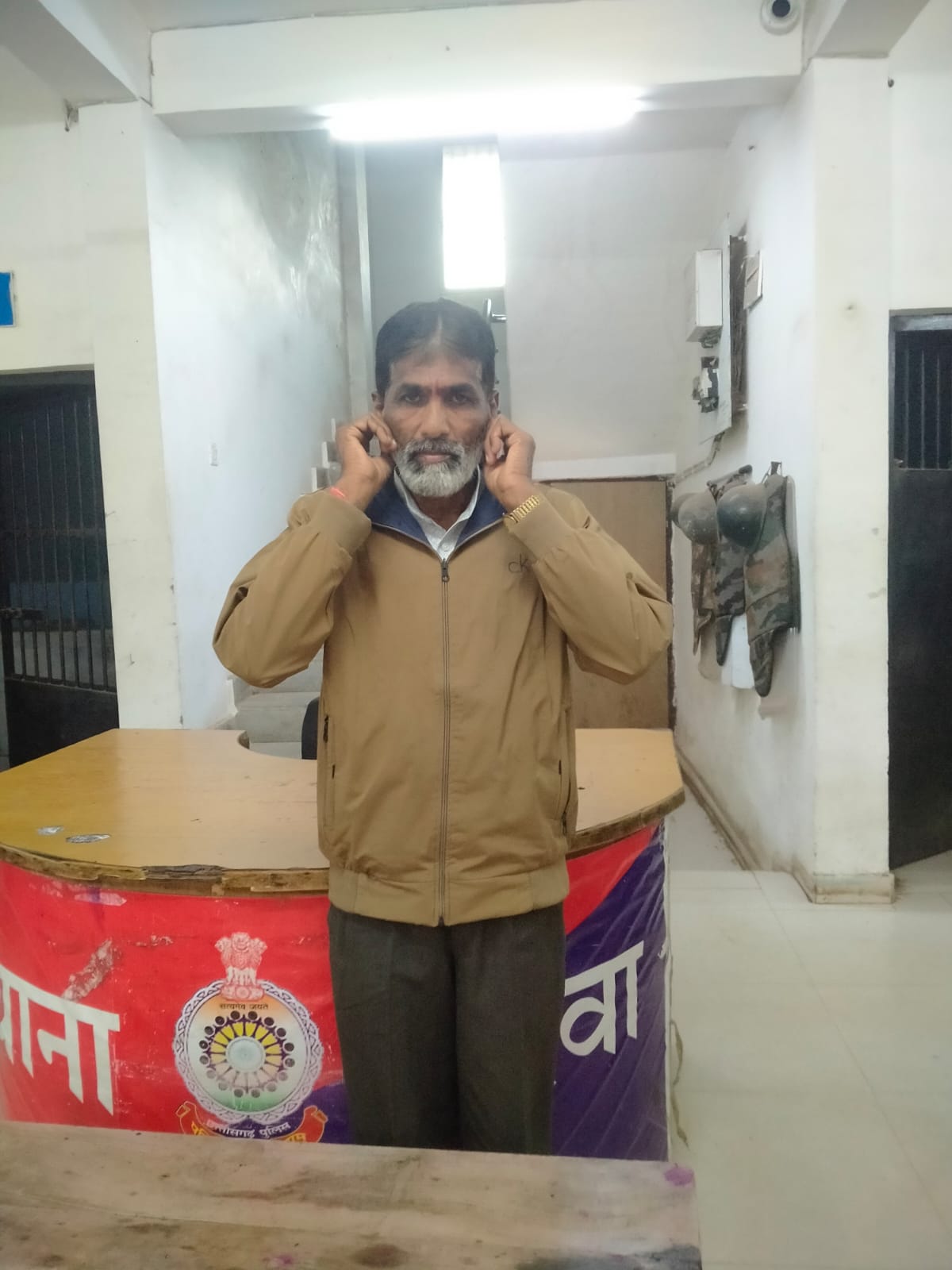 पुलिस का नाम लेकर धौंस दिखाने वाले कार पार्किंग संचालक पर कार्रवाई