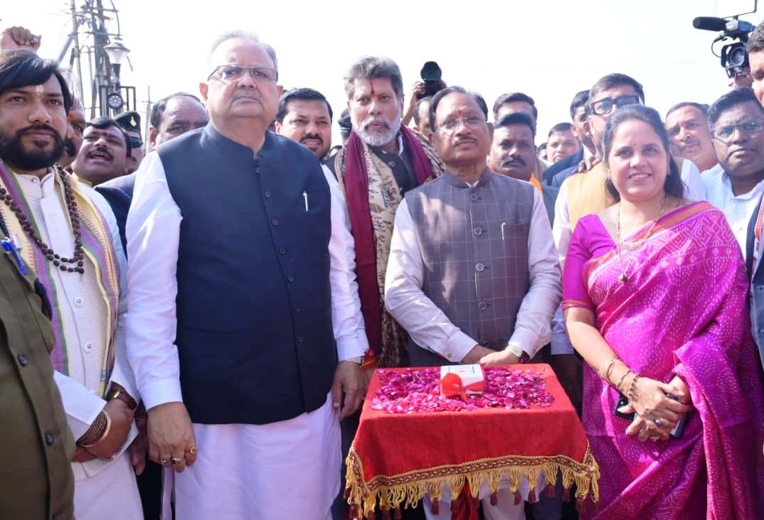 मुख्यमंत्री श्री विष्णु देव साय ने पूर्व प्रधानमंत्री स्वर्गीय श्री अटल बिहारी वाजपेयी की जयंती पर 115 शहरों में अटल परिसरों का लोकार्पण किया