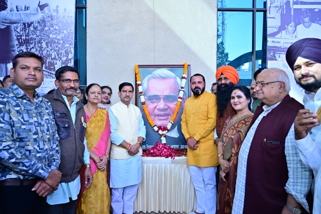 सुशासन दिवस पर भाजपा जिला बिलासपुर शहर ने अटल बिहारी वाजपेयी को अर्पित की श्रद्धांजलि, पुष्पांजलि कार्यक्रम आयोजित