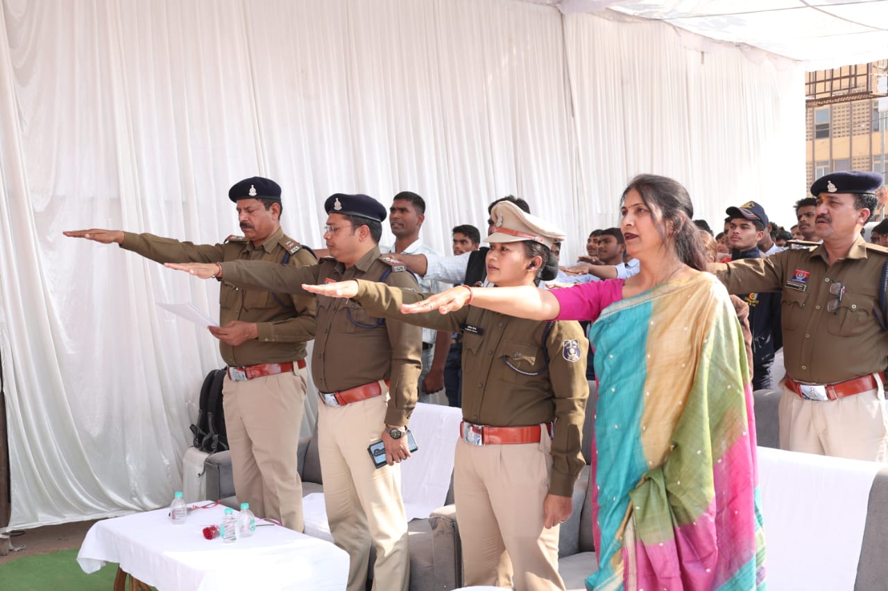 सड़क सुरक्षा से जीवन रक्षा का संकल्प, 37वें राष्ट्रीय सड़क सुरक्षा माह का मुंगेली में भव्य शुभारंभ, हेलमेट रैली से दिया गया जागरूकता संदेश