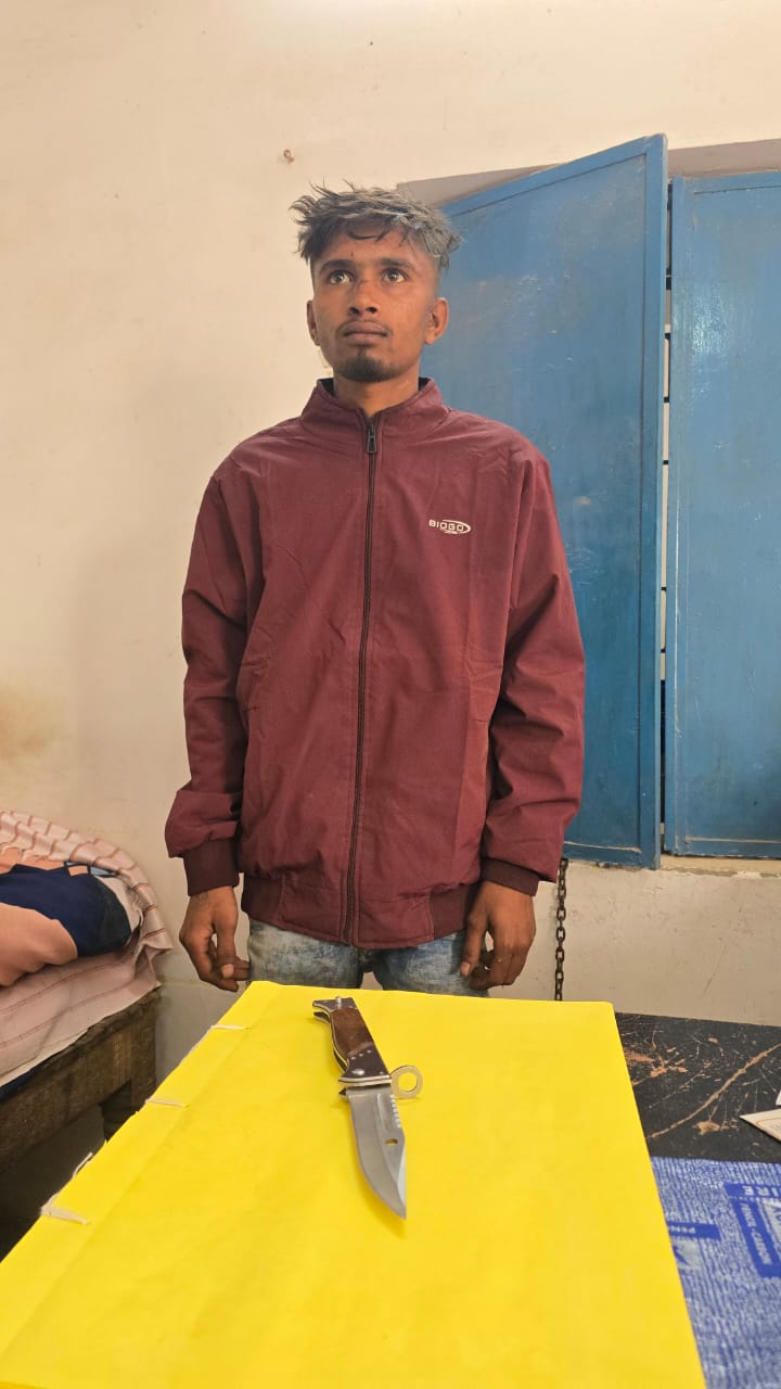 चाकूबाजी का आरोपी चंद घंटों में गिरफ्तार, एक फरार