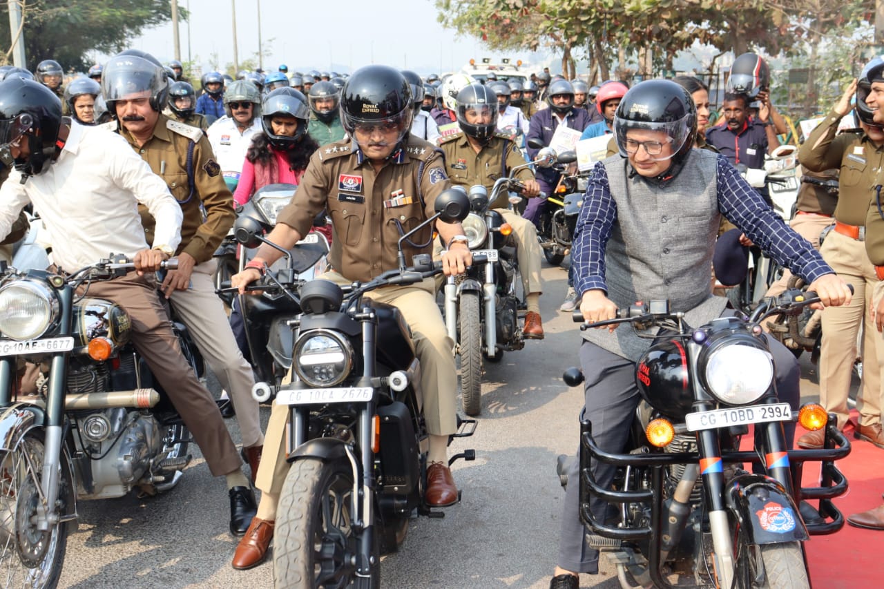 राष्ट्रीय सड़क सुरक्षा माह के दूसरे दिन निकली भव्य हेलमेट जागरूकता बाइक रैली