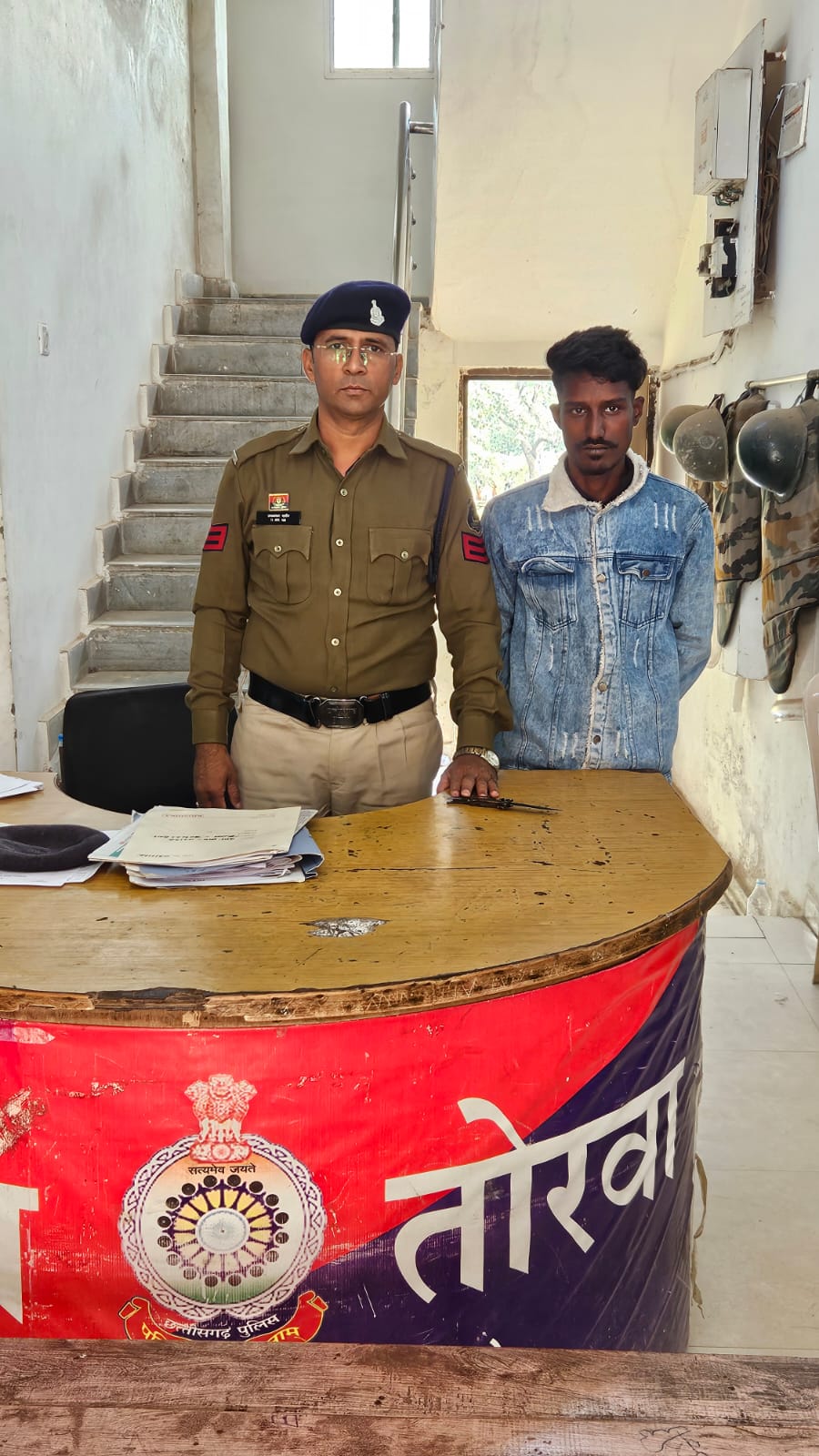 रेलवे स्टेशन के बाहर चाकू लहराकर दहशत फैलाने वाला आदतन बदमाश गिरफ्तार