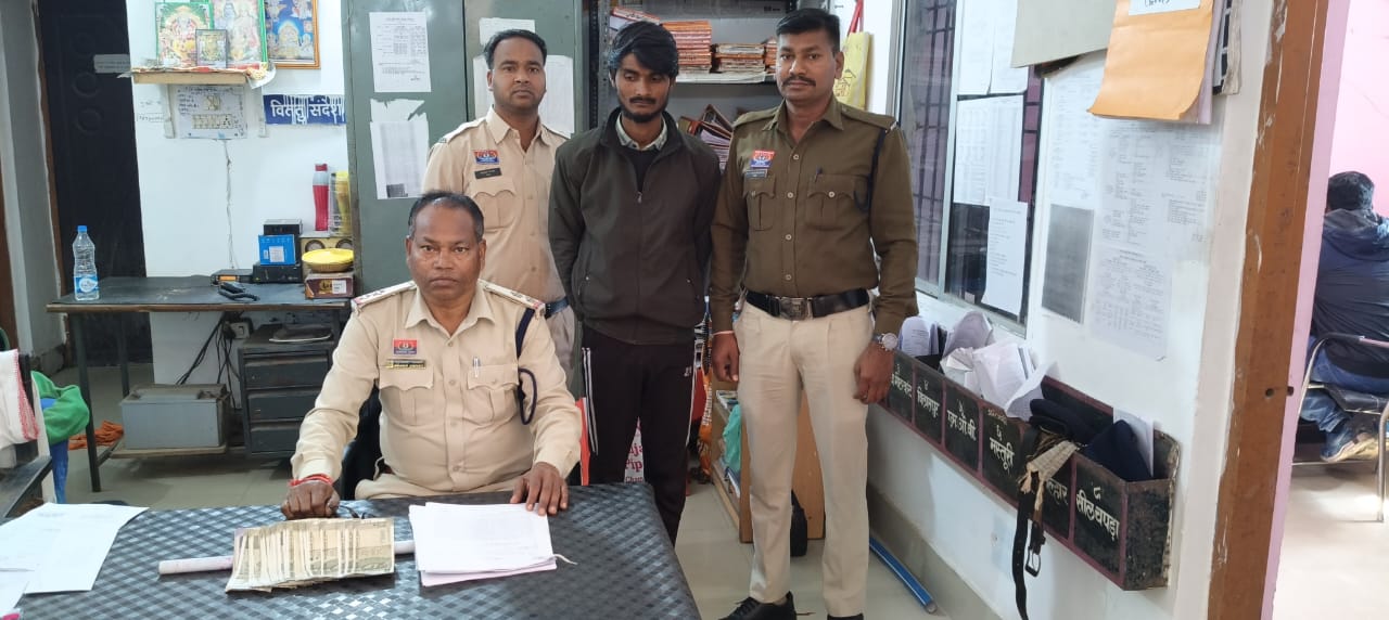 ध्यान भटकाकर चोरी करने वाले शातिर चोर गिरफ्तार, 20 हजार नकद बरामद