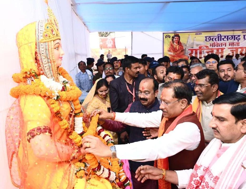 राजिम त्रिवेणी संगम में आयोजित भक्त माता राजिम जयंती महोत्सव में शामिल हुए मुख्यमंत्री श्री साय