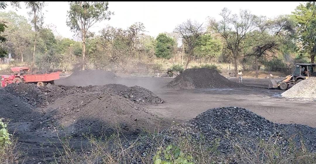 रतनपुर–परसदा बेल्ट बना अवैध कोयला कारोबार का गढ़, माइनिंग अधिकारियों की मिलीभगत से फल-फूल रहा काला बाज़ार