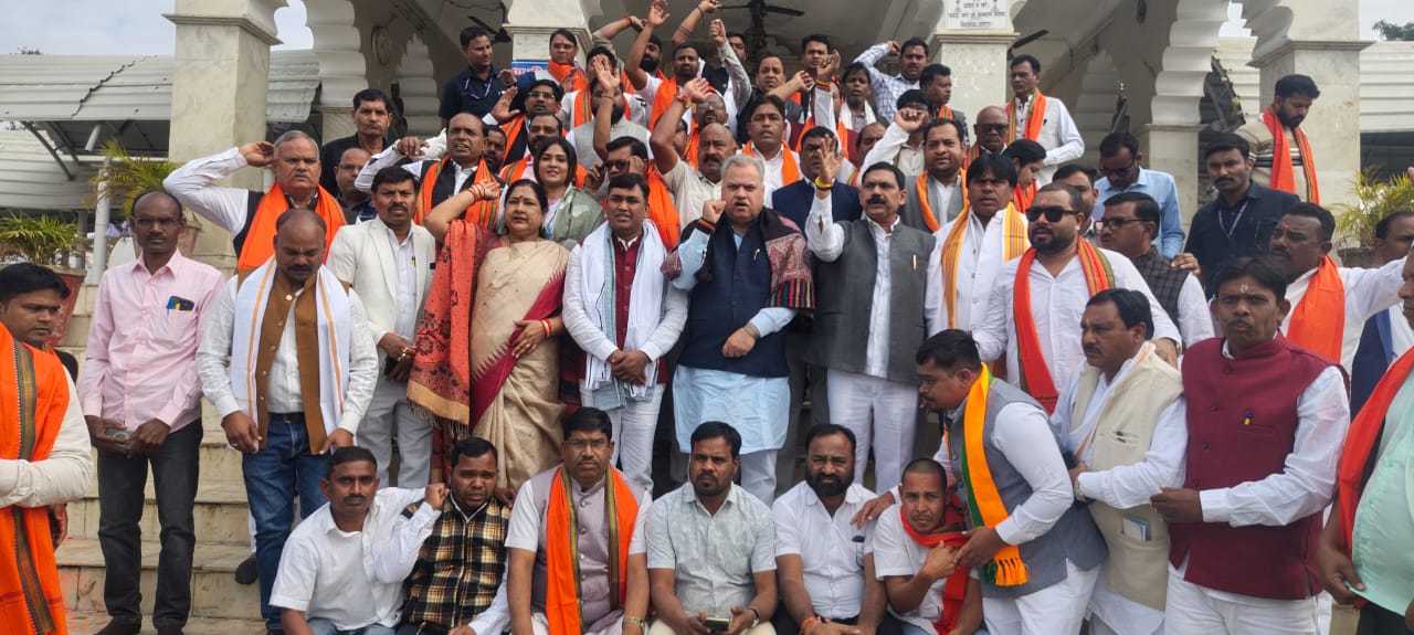 गिरौदपुरी धाम में दिग्गजों का मंथन, भाजपा अनुसूचित जाति मोर्चा ने तय की आगामी रणनीति, क्षेत्रीय संगठन मंत्री अजय जमवाल ने दिया जीत का मंत्र