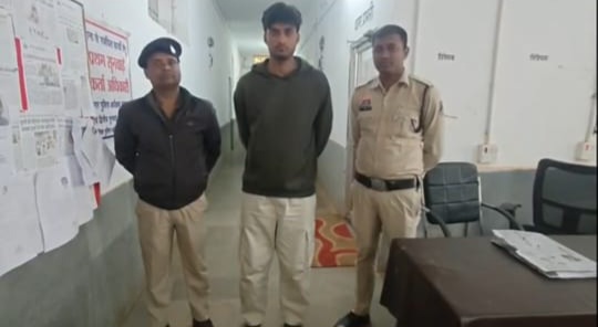 सीपत के कॉलेज में नकल का मामला, कान में ब्लूटूथ छिपाकर परीक्षा दे रहा युवक गिरफ्तार