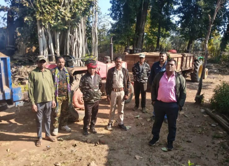 जंगल से काटकर ले जाया जा रहा सागौन जब्त, डेढ़ लाख से अधिक की लकड़ी के साथ तस्कर गिरफ्तार