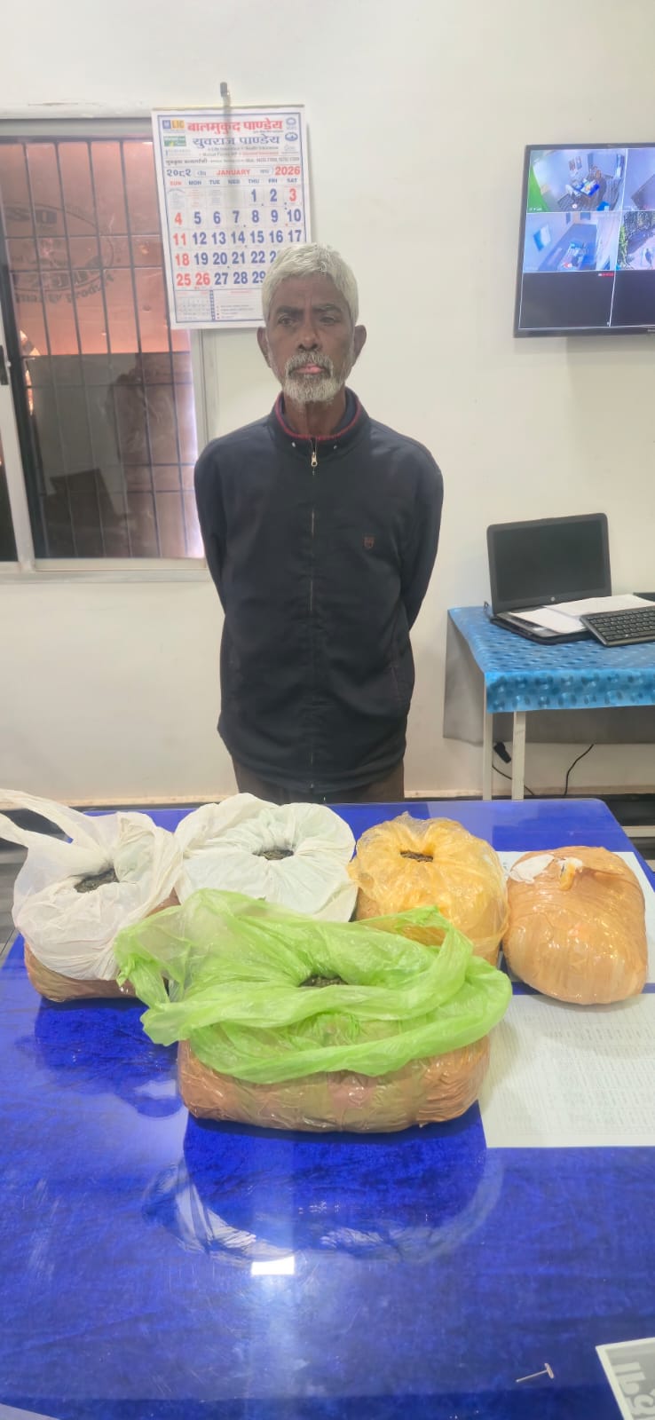 बेलगहना पुलिस ने गांजा तस्कर को दबोचा, 5 किलो गांजा और बिक्री की रकम सहित आरोपी गिरफ्तार