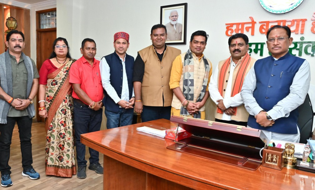 मुख्यमंत्री श्री विष्णु देव साय से रायपुर प्रेस क्लब के नवनिर्वाचित पदाधिकारियों की सौजन्य मुलाकात