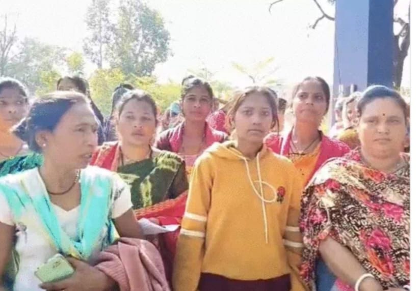 बिलासपुर में कामवाली बाइयों की हड़ताल, 1500 घरों में ठप हुआ घरेलू कामकाज, महीने में 3 दिन छुट्टी, सैलरी बढ़ाने और आने-जाने के किराए की उठी मांग…!