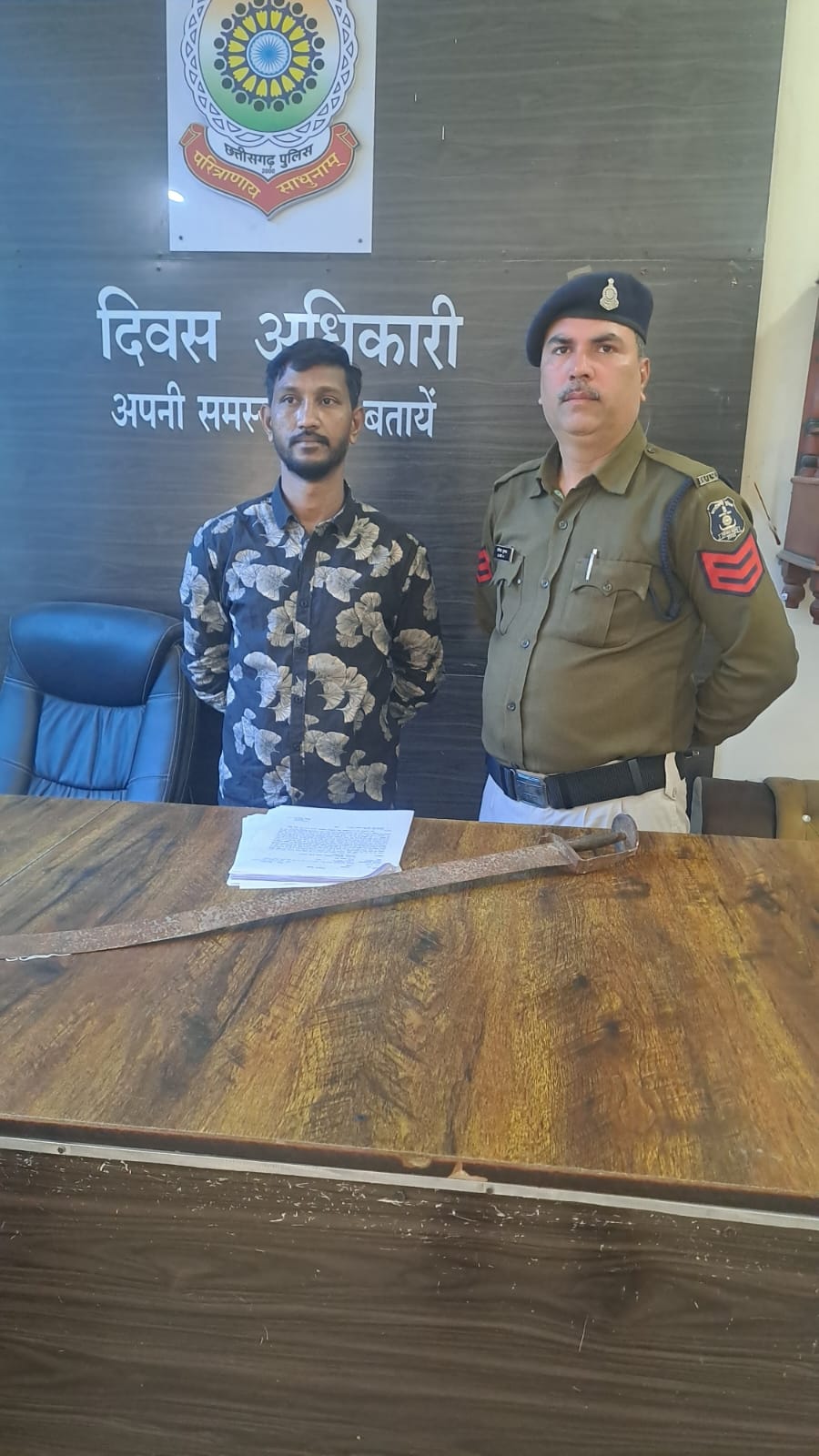 सरकंडा में बदमाशों पर पुलिस का शिकंजा, चाकू और तलवार लहराने वाले दो आरोपी गिरफ्तार