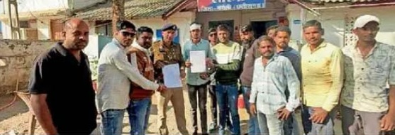 मवेशी गाड़ी रोकने पर युकां ब्लॉक अध्यक्ष पर जानलेवा हमला, थाने में शिकायत, हत्या के प्रयास की धारा जोड़ने युवा कांग्रेस का आवेदन