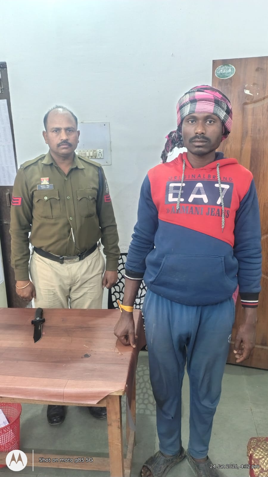 कोसगाई मंदिर के पास चाकू लहराकर दहशत फैलाने वाला बदमाश गिरफ्तार