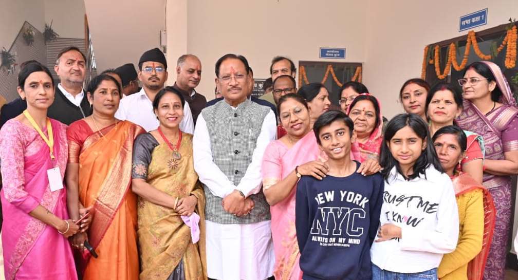 मुख्यमंत्री श्री साय ने कांसाबेल में किया स्मार्ट क्लास रूम का शुभारंभ