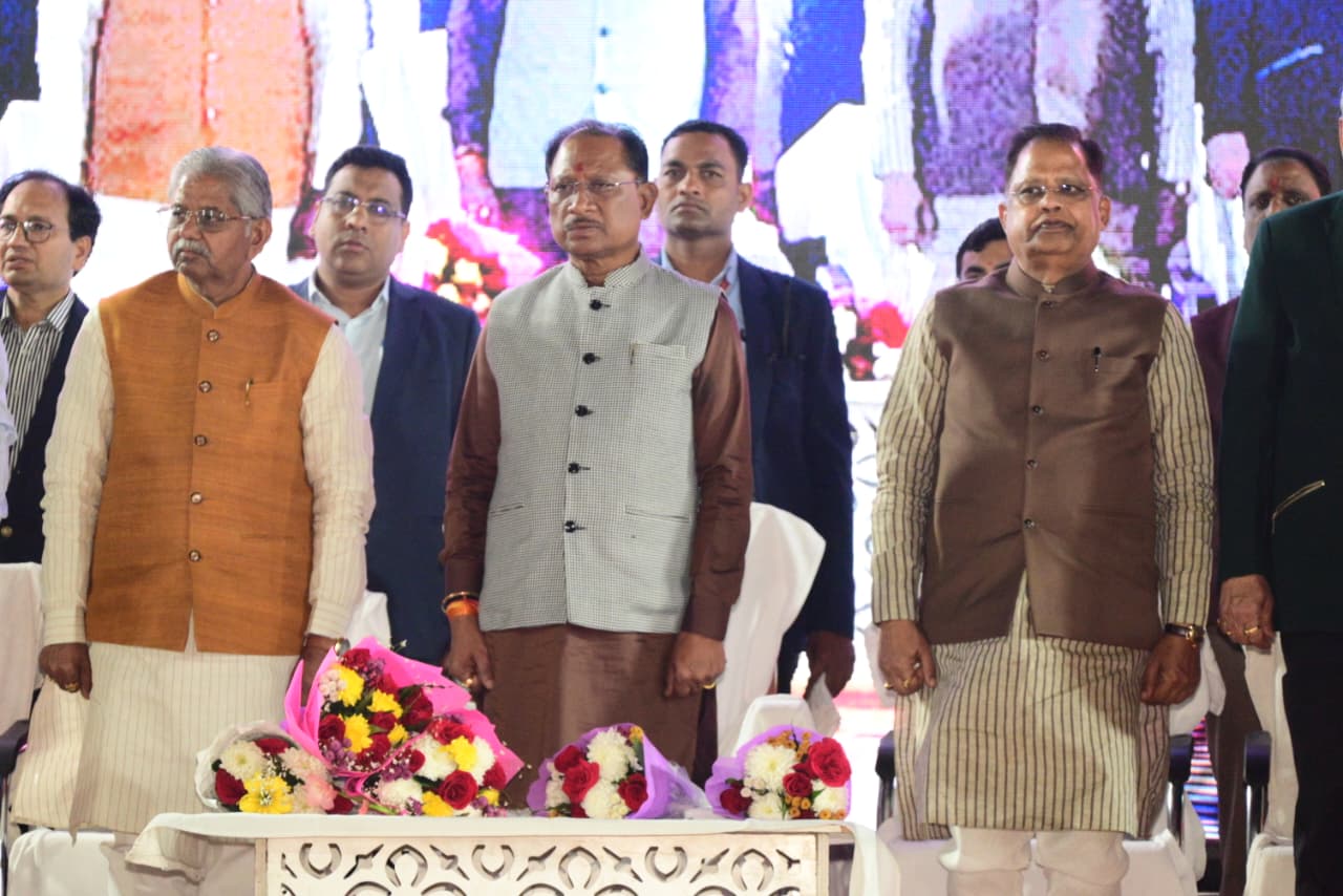 वंदे मातरम गीत के 150 वीं वर्षगांठ पर आयोजित कार्यक्रम में शामिल हुए मुख्यमंत्री श्री विष्णु देव साय