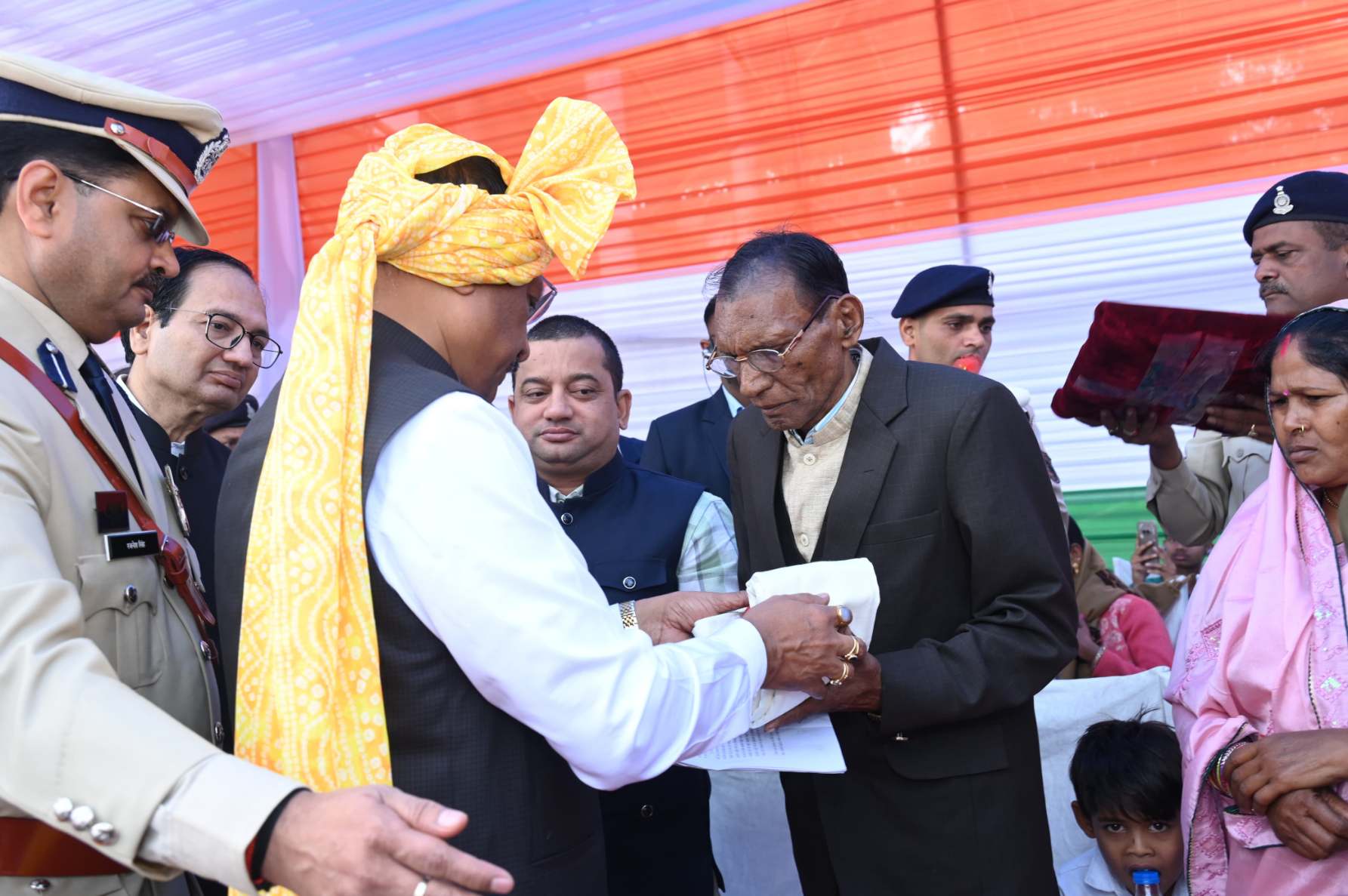 मुख्यमंत्री श्री विष्णुदेव साय ने शहीदों के परिजनों का किया सम्मान