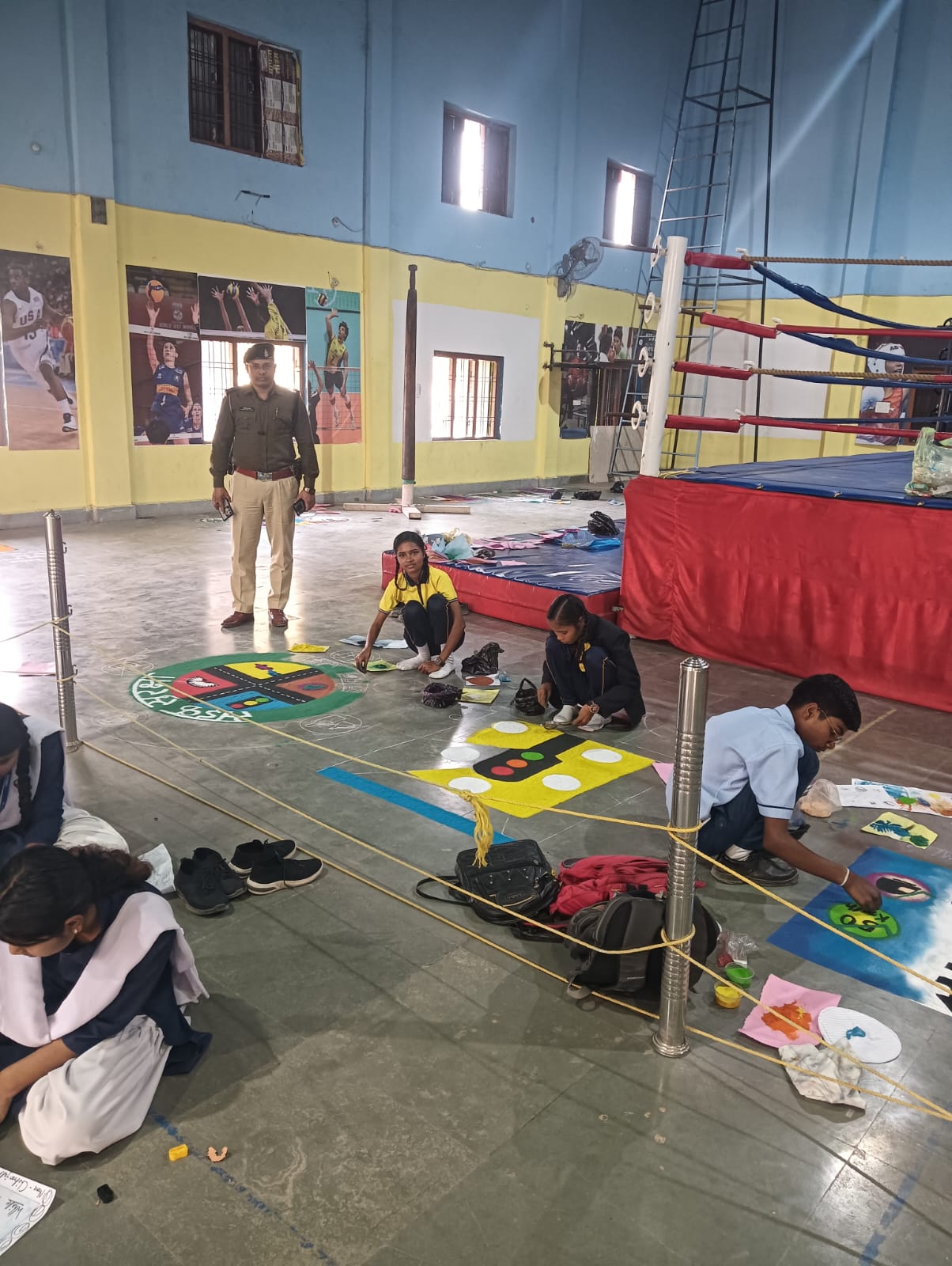 राष्ट्रीय सड़क सुरक्षा माह 2026 के तहत मुंगेली में यातायात जागरूकता अभियान, स्कूलों, चौक-चौराहों और हाट-बाजारों में नुक्कड़ नाटक व रैलियों के माध्यम से किया गया जागरूक