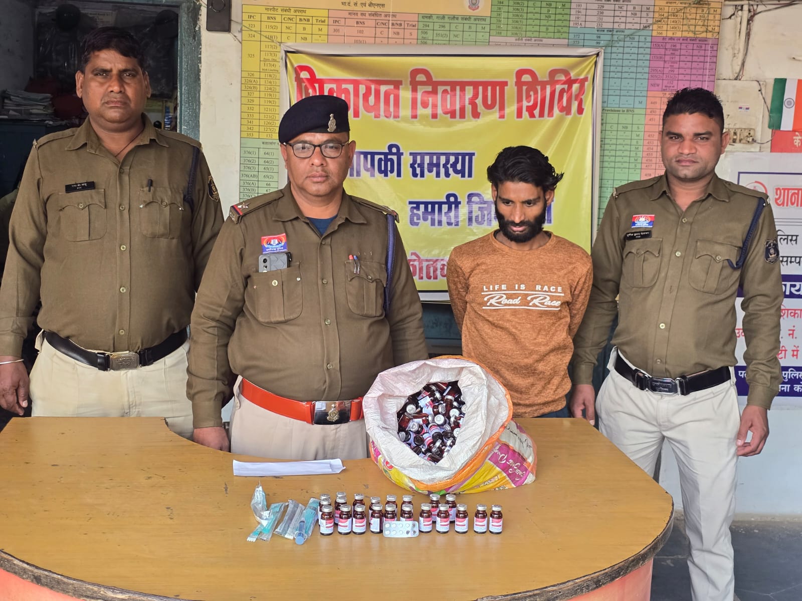 नाबालिगों को नशे का इंजेक्शन देने वाला युवक गिरफ्तार, भारी मात्रा में नशीली दवाइयाँ व इंजेक्शन जब्त, जेजे एक्ट समेत कई धाराओं में मामला दर्ज