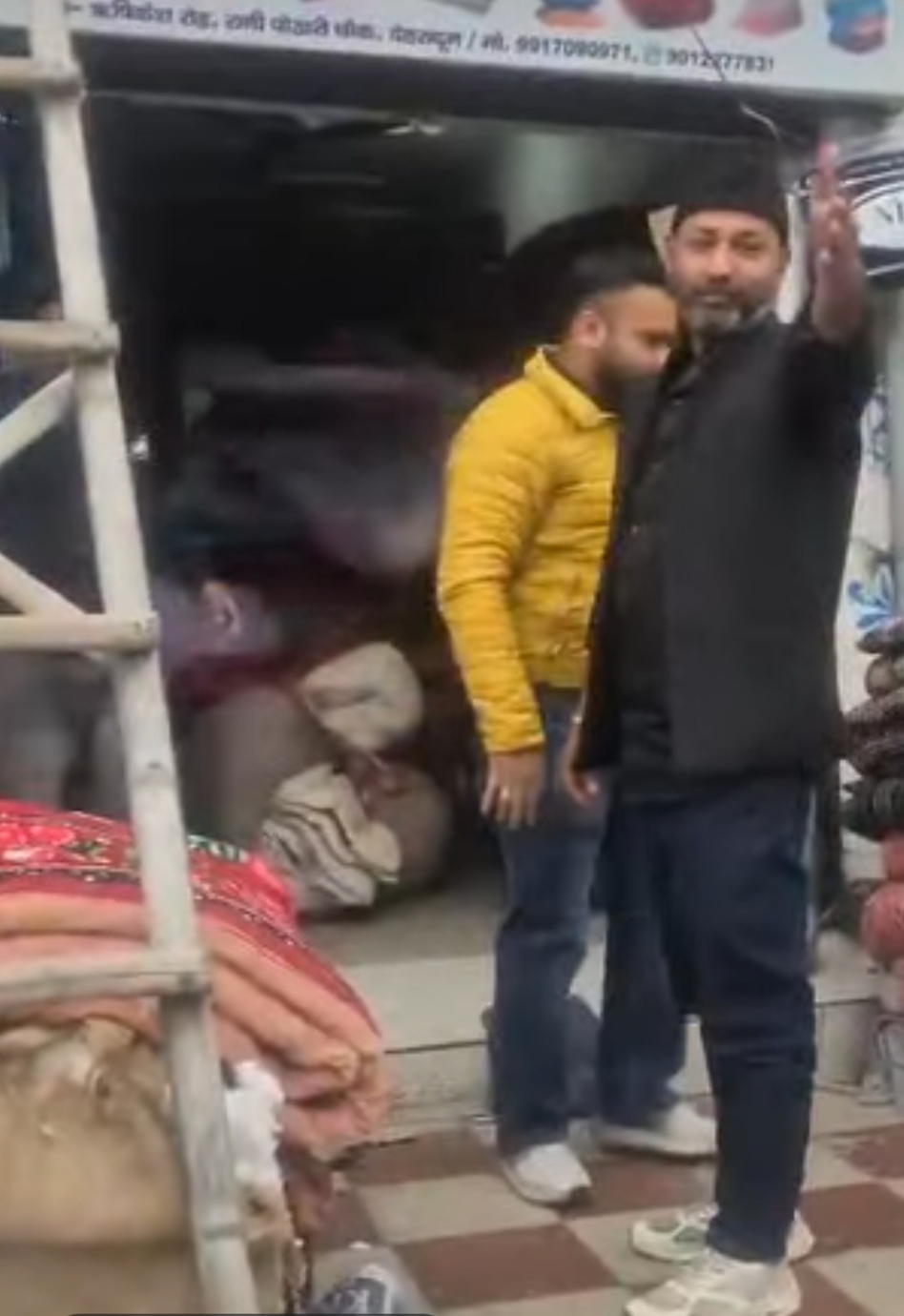 ऋषिकेश में हामिद और सलमान बेच रहे थे आधी कीमत पर कंबल और गद्दे, जब राज खुला तो ग्राहकों के उड़ गए होश, जानिए सस्ते रजाई–गद्दों की आड़ में धोखाधड़ी का घिनौना खेल