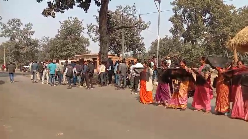 सरगुजा में आदिवासी समाज का आक्रोश – भानुप्रताप सिंह के अभद्र बोल और गाली-गलौज की कड़ी निंदा, सार्वजनिक माफी की मांग