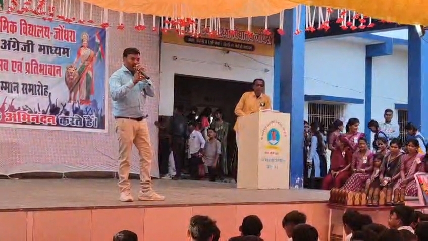 तक्षशिला स्कूल जोंधरा में वार्षिक उत्सव एवं प्रतिभावान विद्यार्थियों का सम्मान समारोह संपन्न, मुख्य अतिथि के रूप में शामिल हुए चंद्र प्रकाश सूर्या