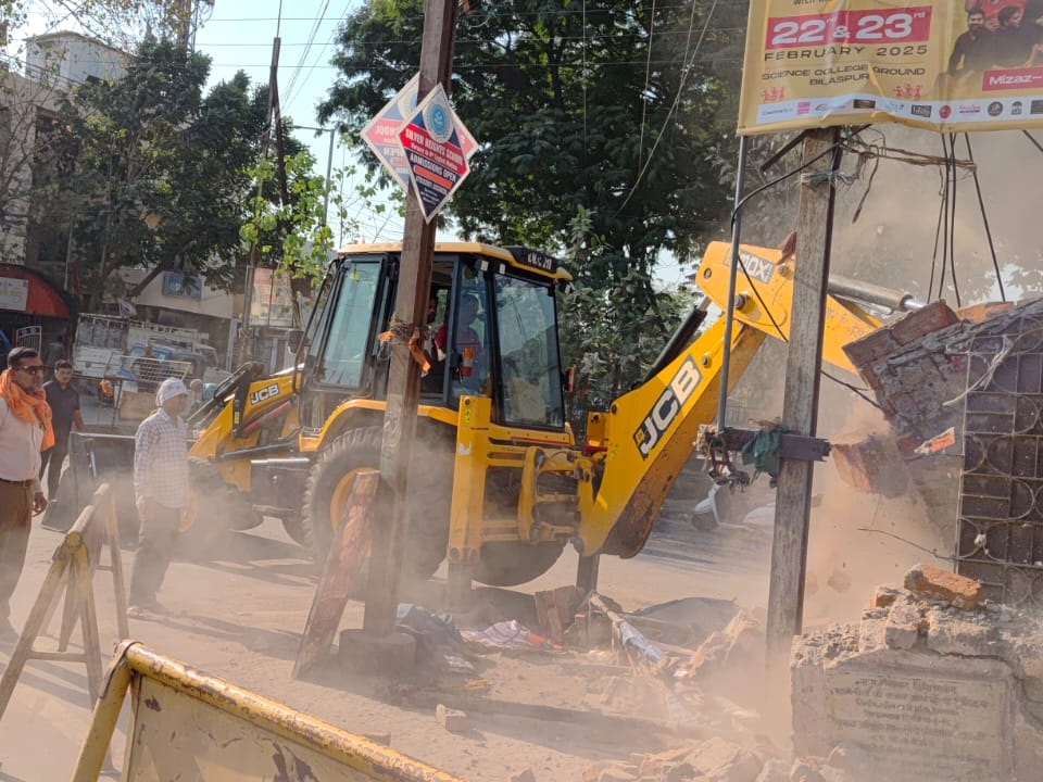 रेलवे सर्वे में बदलाव से गणेशनगर में बेदखली, 90 परिवारों को किया गया शिफ्ट, नई नाप में पूरा वार्ड अतिक्रमण की जद में, अफसरों पर मनमानी के आरोप