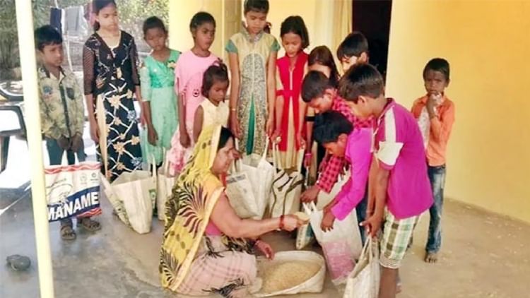 धूमधाम से मनाया गया छत्तीसगढ़ की लोक परंपरा का अनुपम उत्सव ‘छेरछेरा’ , पौष पूर्णिमा को समूह में घर-घर जाकर बच्चों ने मांगा छेरछेरा