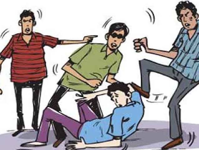 शराब के लिए पैसे नहीं देने पर ड्राइवर पर चाकू से हमला, आरोपी फरार