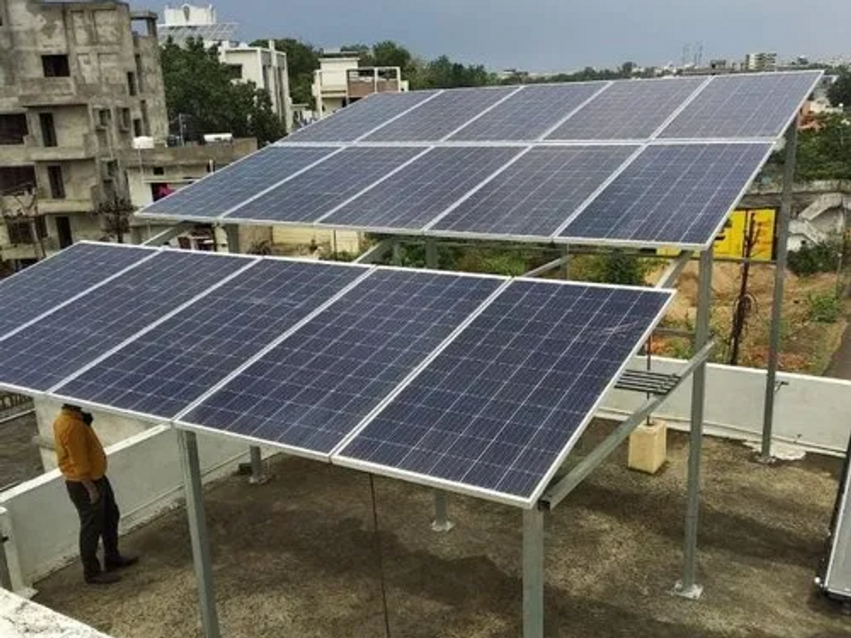 बिजली कर्मियों के लिए रूफटॉप सोलर प्लांट अनिवार्य, घोषणा पत्र देने पर मिलेगी 50 प्रतिशत छूट,