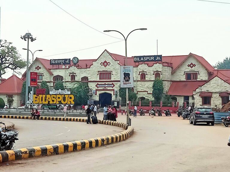 Bilaspur_Junction_Railway_Station_Building_001-1.jpg