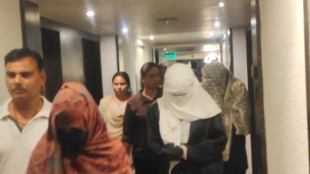 होटल ट्रिनिटी रेड के बाद उठे बड़े सवाल: स्पा संचालक गिरफ्तार, होटल मालिक पर कार्रवाई क्यों नहीं?