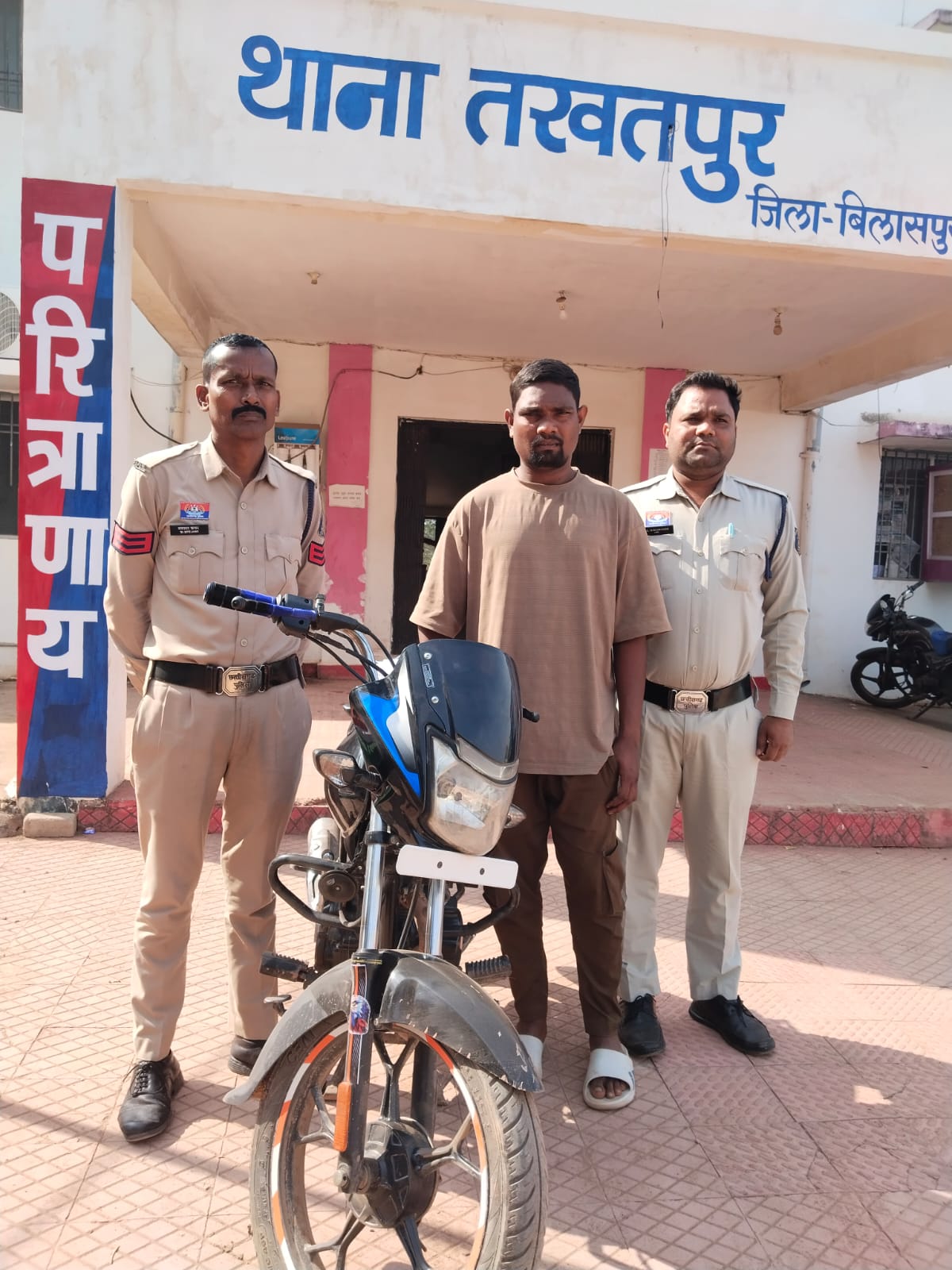 मोटरसाइकिल चोरी के दो मामलों का खुलासा, तखतपुर पुलिस ने आरोपी को किया गिरफ्तार, दो बाइक बरामद