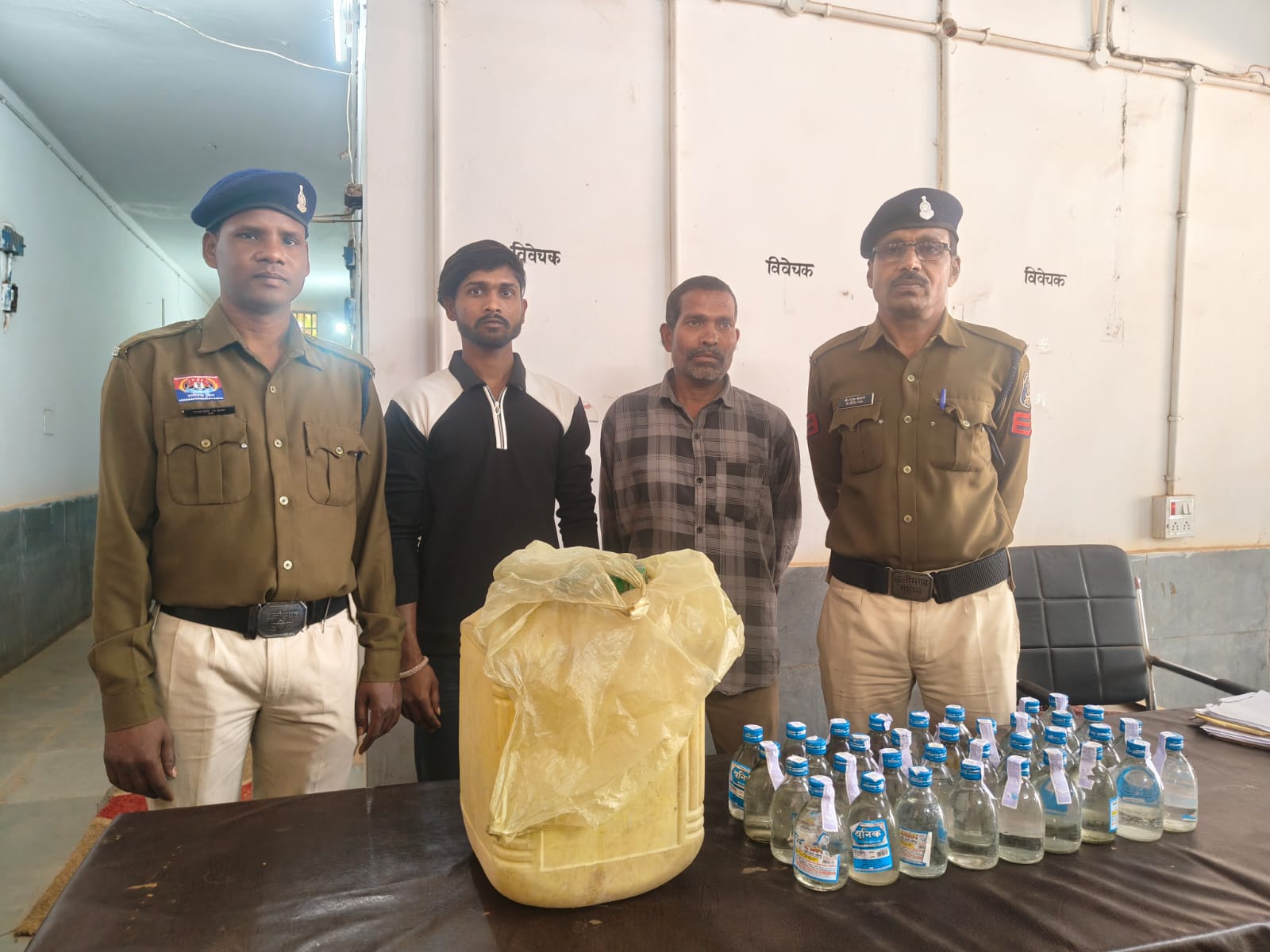 बिलासपुर में अवैध शराब कारोबार पर पुलिस का कड़ा प्रहार, कोनी व सीपत पुलिस की अलग-अलग कार्यवाही, तीन आरोपी गिरफ्तार