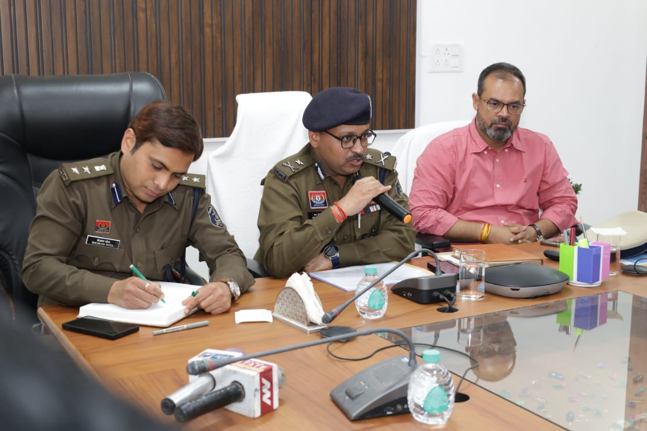 आईजी रामगोपाल गर्ग का मुंगेली दौरा, अपराध नियंत्रण व त्वरित निराकरण पर दिया विशेष जोर