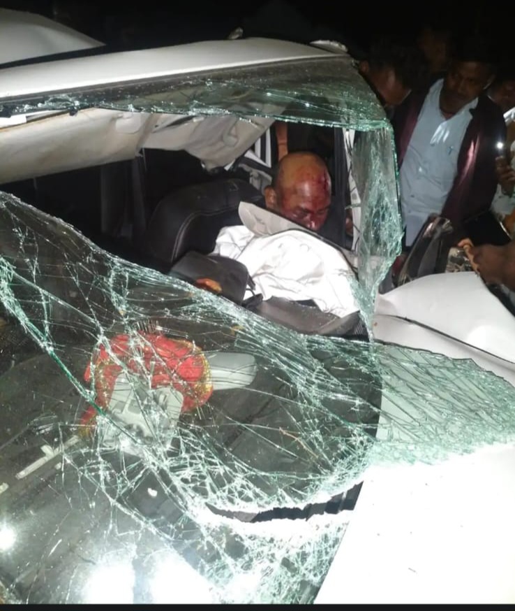 तेज रफ्तार ने ली एक की जान, दो हादसों में तीन गंभीर घायल, बाइक पत्थर से टकराई, युवक की मौके पर मौत, नशे में तेज रफ्तार कार पेड़ से भिड़ी, सैलून संचालक समेत दो की हालत नाजुक