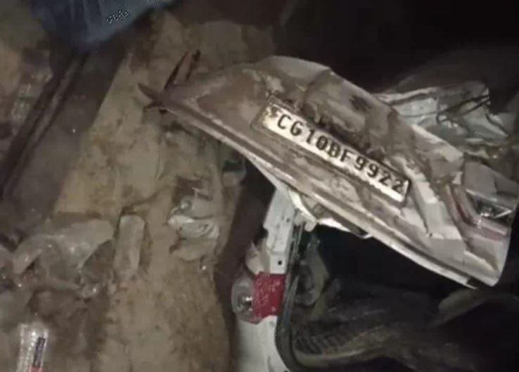 निर्माणाधीन भारतमाला सड़क बनी मौत का रास्ता, कार खाई में गिरकर तीन बार पलटी, युवा कांग्रेस नेता सहित दो की दर्दनाक मौत, मस्तूरी ब्लॉक कांग्रेस अध्यक्ष समेत दो गंभीर, अपोलो अस्पताल में भर्ती