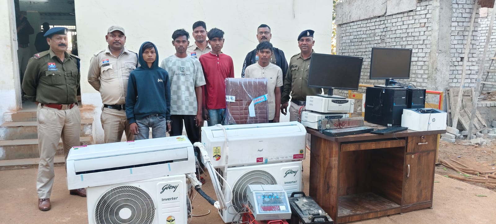 एनटीपीसी सीपत कांटा घर चोरी का खुलासा, 4 आरोपी व 3 खरीदार गिरफ्तार, लाखों का माल बरामद