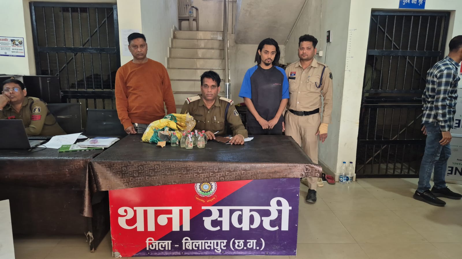 अवैध शराब के खिलाफ पुलिस का शिकंजा, कोनी व सकरी में दो अलग-अलग कार्रवाई