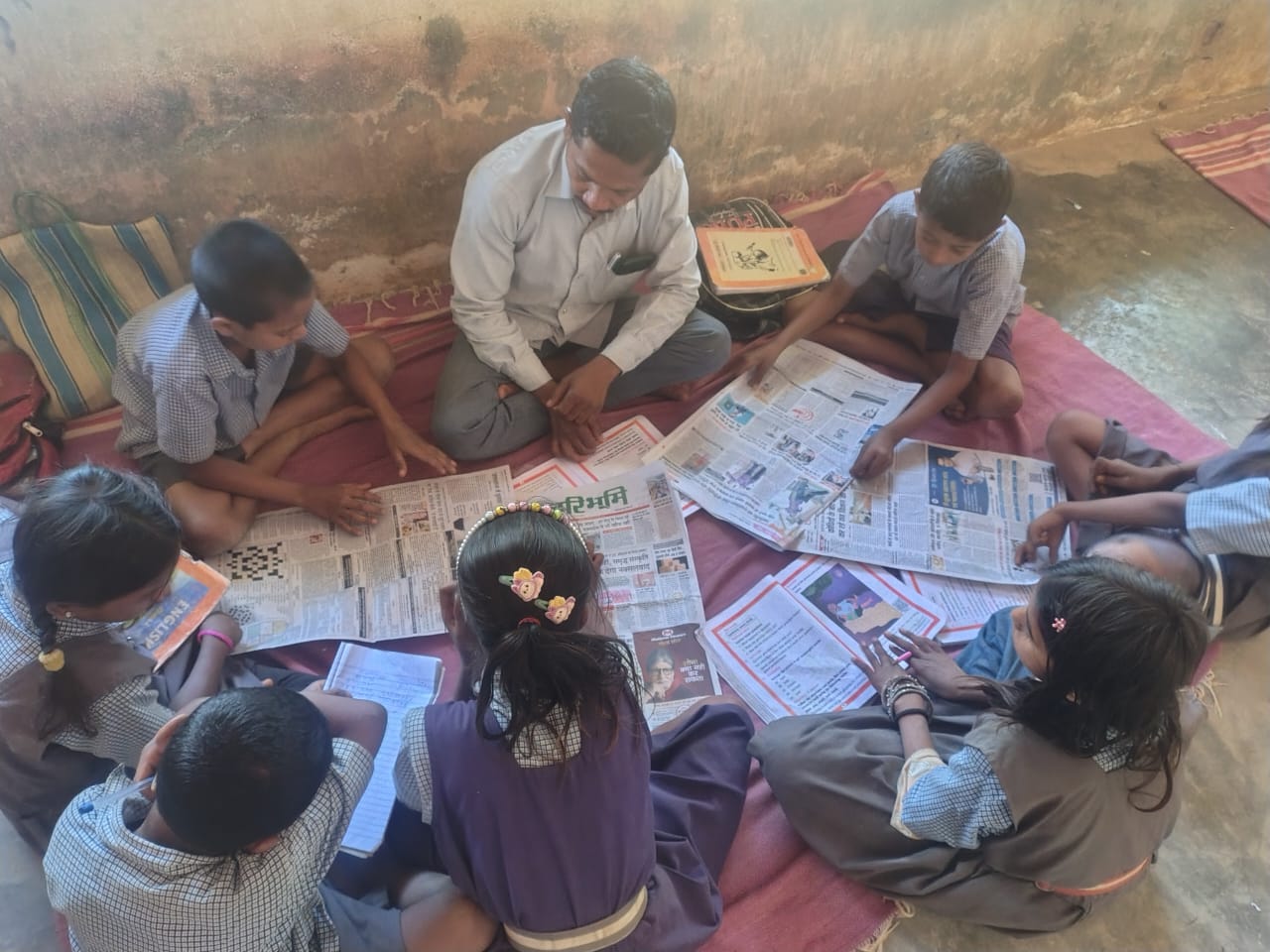 प्रार्थना सभा में गूंजेंगी अखबार की सुर्खियां,विद्यार्थियों की दिनचर्या में शामिल हुआ अखबार वाचन,शासकीय प्राथमिक शाला पीपरडांड की अभिनव पहल