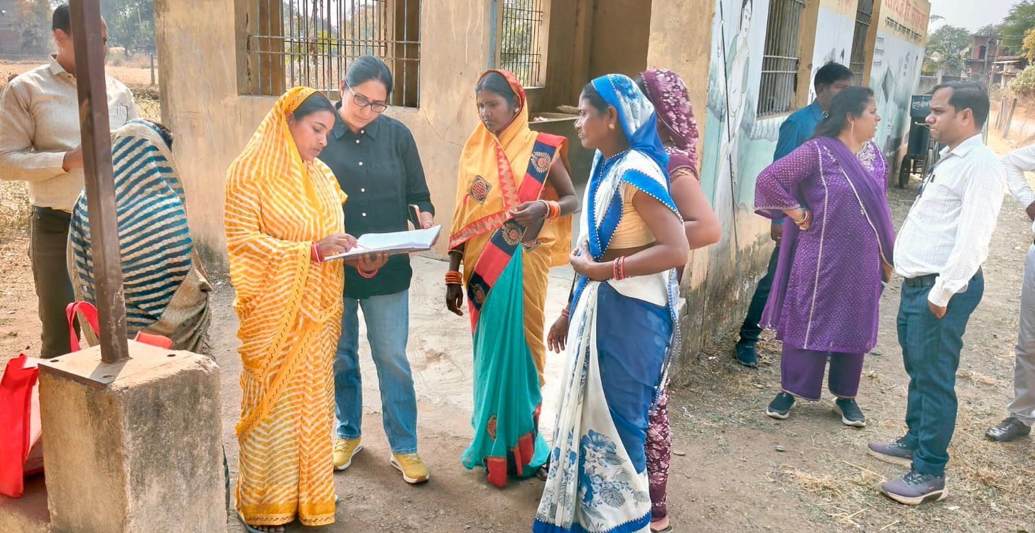 राज्य स्तरीय टीम ने तखतपुर जनपद में स्वच्छता कार्यों का किया निरीक्षण