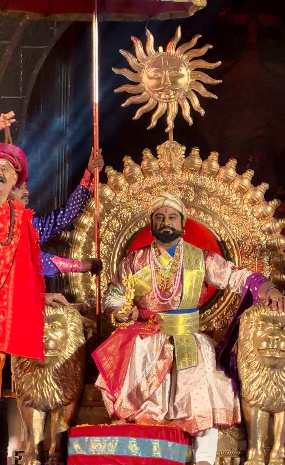 तीन दिवसीय महानाट्य ‘जाणता राजा’ का भव्य आगाज़, राष्ट्रभावना से गूंजा शहर, 160 से अधिक कलाकारों ने किया शिवाजी राजे की जीवनी को जीवंत