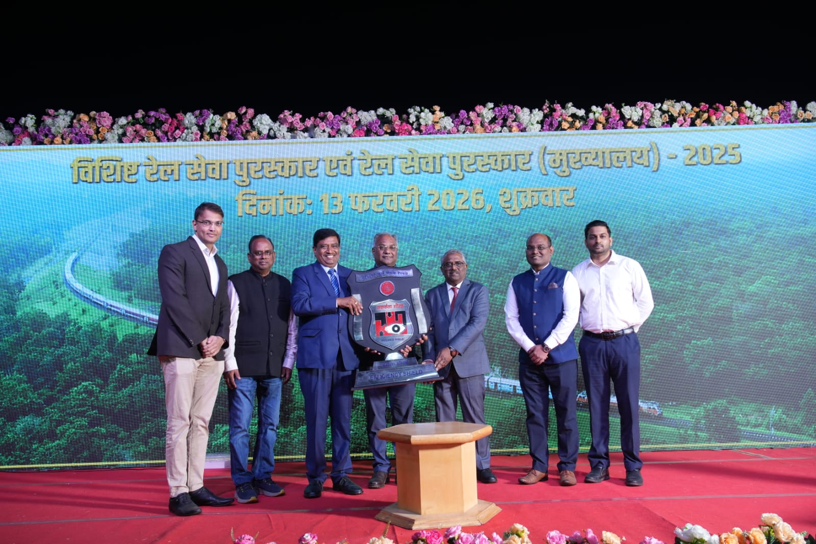 दक्षिण पूर्व मध्य रेलवे विशिष्ट रेल सेवा पुरस्कार एवं रेल सेवा पुरस्कार–2025 में नागपुर मंडल के 06 अधिकारियों एवं 16 कर्मचारियों का सम्मान