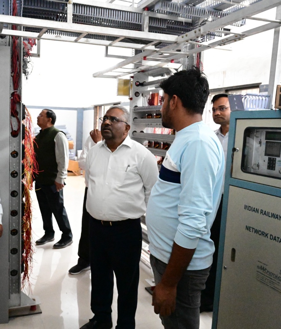 महाप्रबंधक तरुण प्रकाश ने बिलासपुर यार्ड रिमॉडलिंग कार्यों का किया गहन निरीक्षण