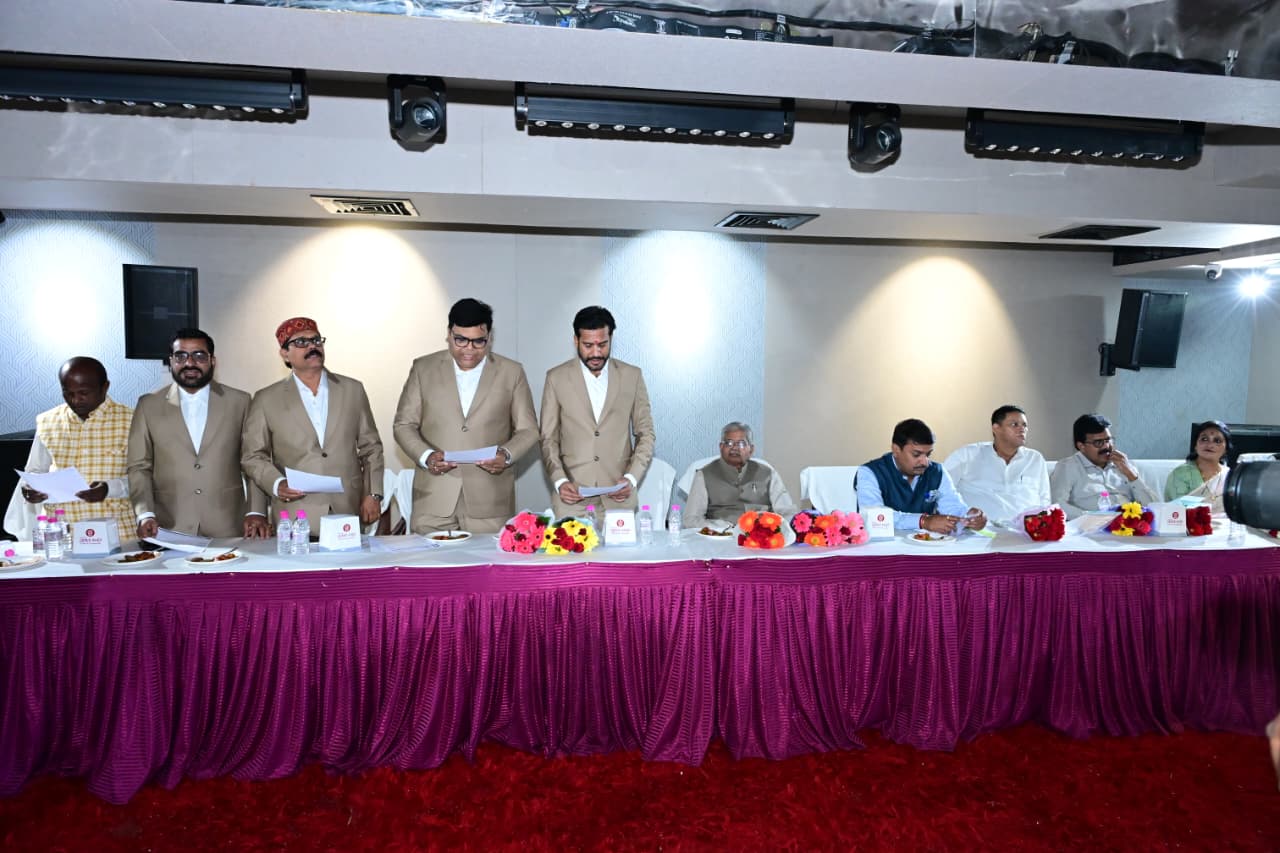 उप मुख्यमंत्री अरुण साव ने दिलाई बिलासपुर प्रेस क्लब की नई कार्यकारिणी को शपथ