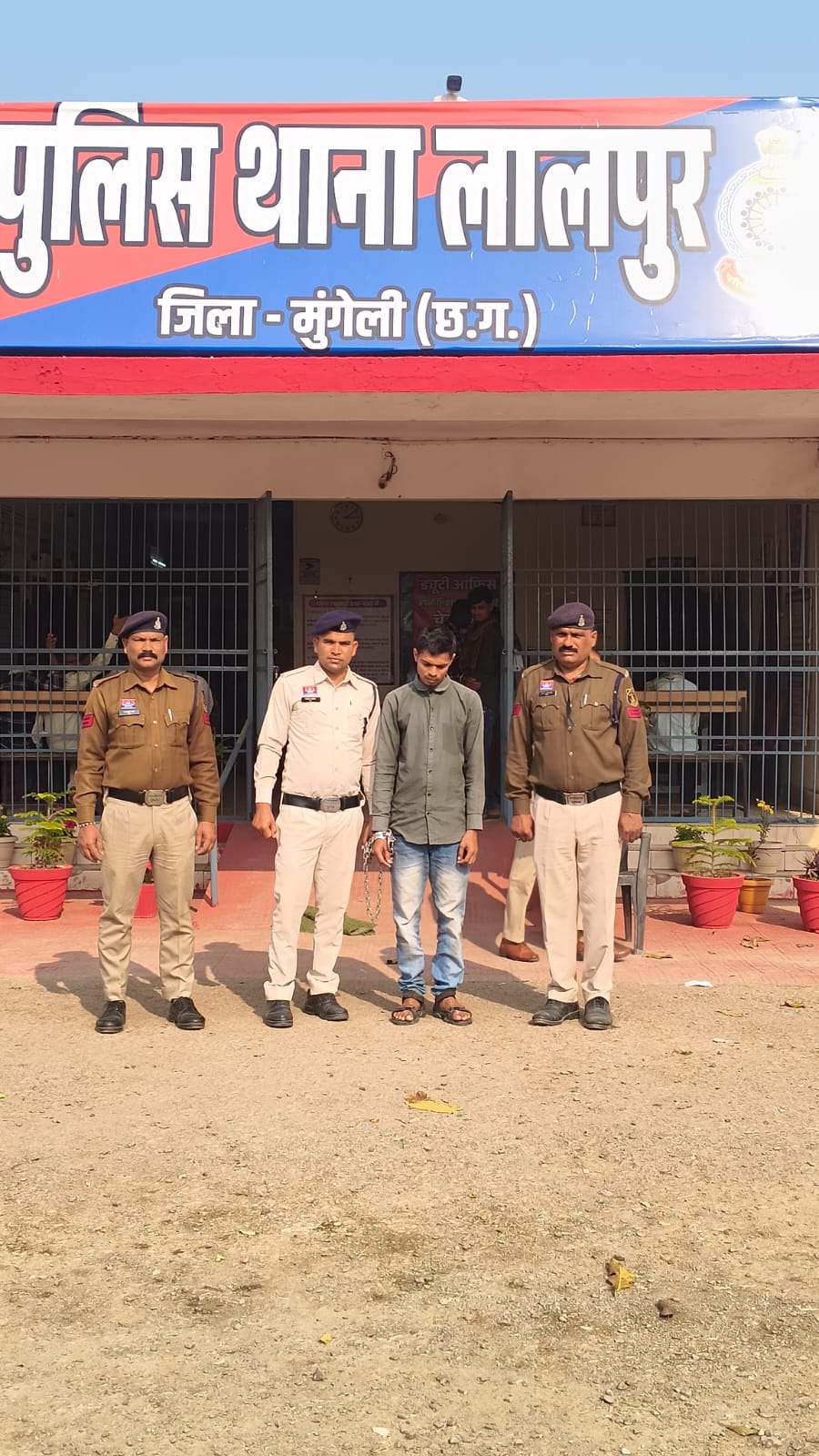 जमीन विवाद में हत्या का फरार आरोपी बिलासपुर से गिरफ्तार, एसएसपी भोजराम पटेल के निर्देशन में लालपुर पुलिस की कार्रवाई