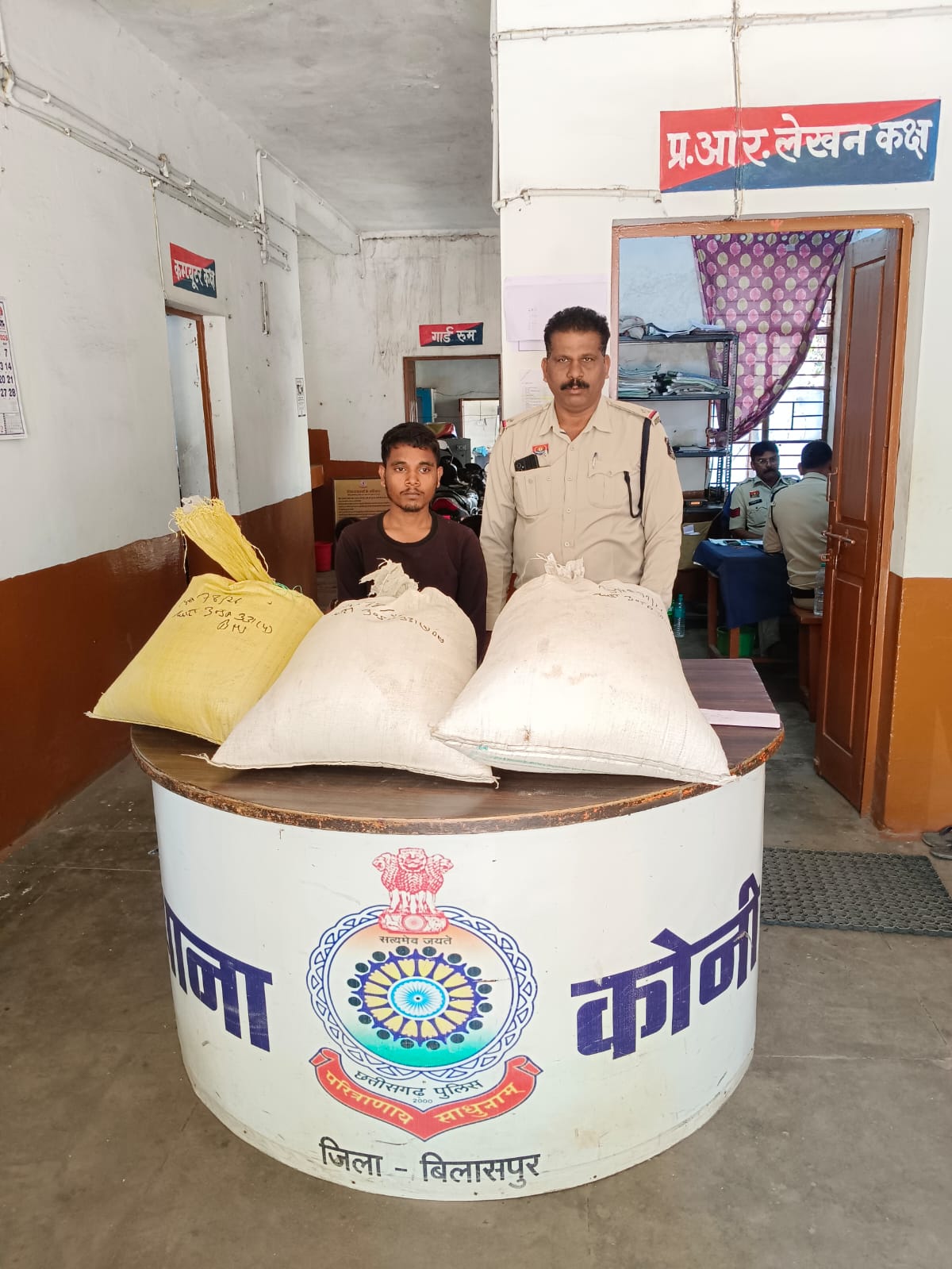 धान व नगदी चोरी का आरोपी गिरफ्तार, चोरी का सामान बरामद