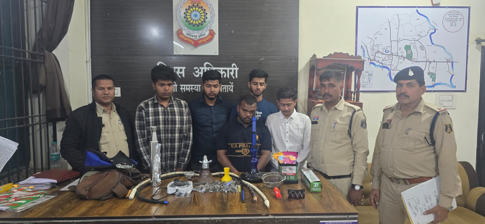 आर्यन पब्लिक स्कूल के पास अवैध हुक्का बार पर पुलिस की रेड, संचालक सहित 5 गिरफ्तार
