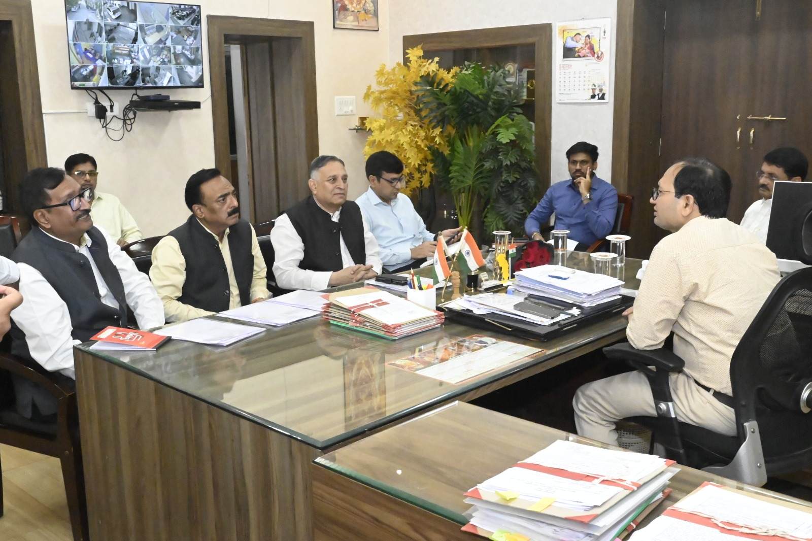 दिव्यांगजनों तक योजनाओं का अधिकतम लाभ पहुंचे: अध्यक्ष श्री लोकेश कावड़िया